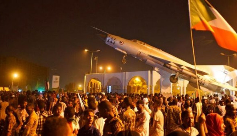 Sudan'da sokağa çıkma yasağı kaldırıldı