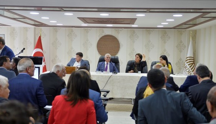 Mardin'de Belediye Meclis toplantısında 'İstiklal Marşı' tartışması