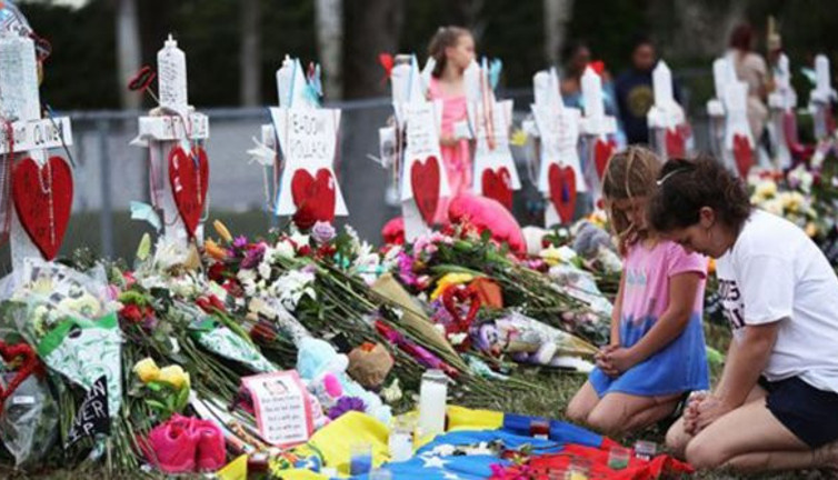 Florida'da öğretmenler silah taşıyabilecek!