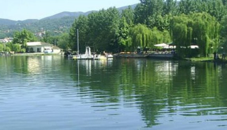 Sapanca Gölü'nde 2 bin metre ağ ve 150 kasnak ele geçirildi