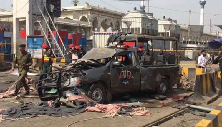 Pakistan'da patlama: En az 5 ölü