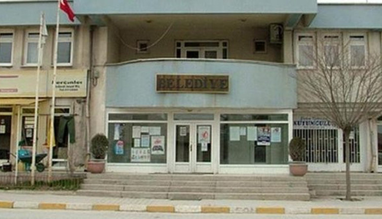 AKP'den kalan borçları yüzünden elektriğini ödeyemiyor