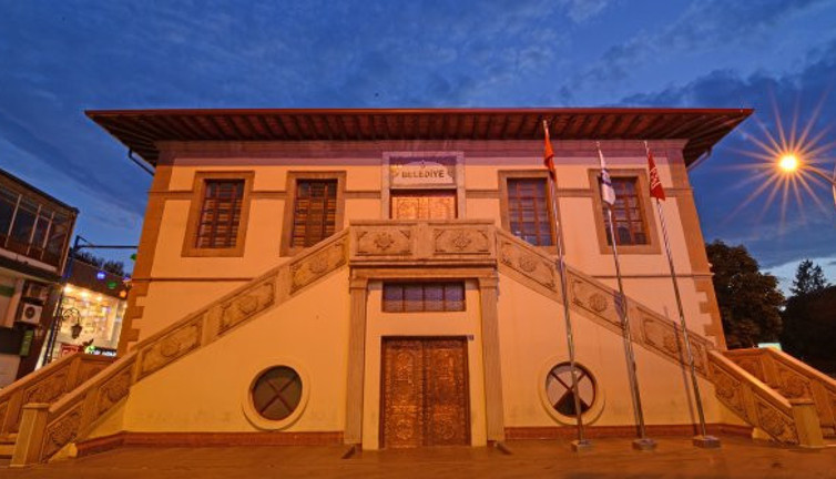 AKP'li belediye bir yıl içinde yüzde 500 borçlandı! Yargılanabilirler!