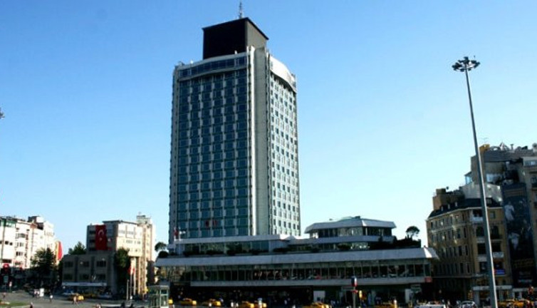 The Marmara Oteli'nin sahibi kim?