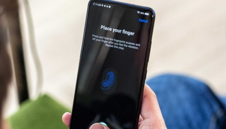 Parmak izi okuyucu LCD ekrana taşınıyor