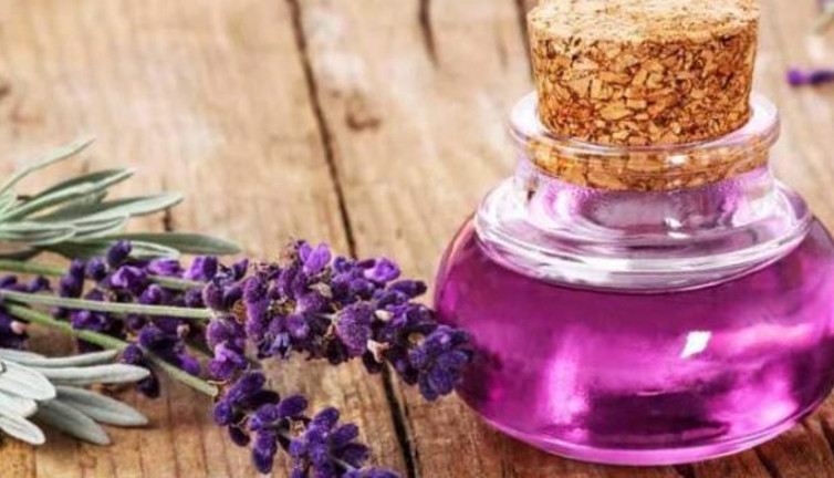 Sakinleşmek için lavanta yağı kullanın