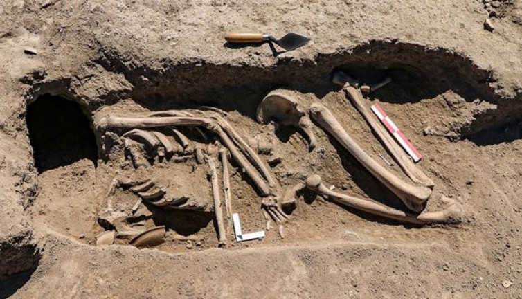 Van'da kafatası olmayan 2700 yıllık iskelet bulundu