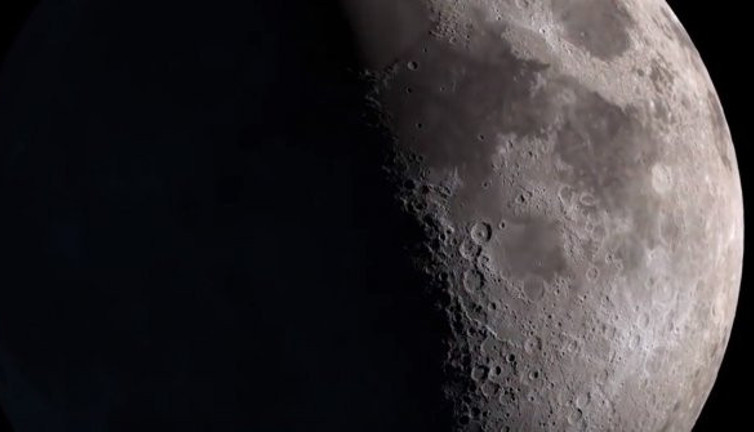 Ay, tahmin edilenden daha yaşlı