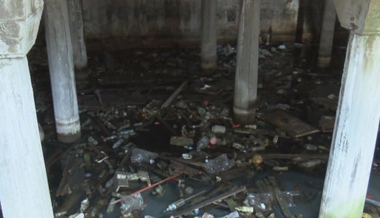 Fatih'teki tarihi sarnıç adeta çöplüğe döndü