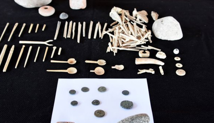 Assos'ta 7 bin yıllık granit taş balta bulundu