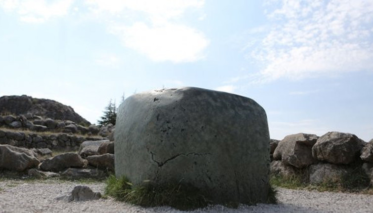 Hattuşa'daki "yeşil kaya" gizemini koruyor
