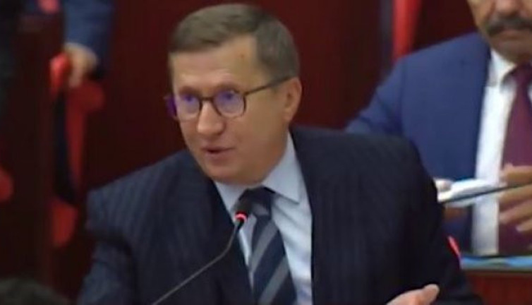 "Kendisini AKP valisi zanneden..."