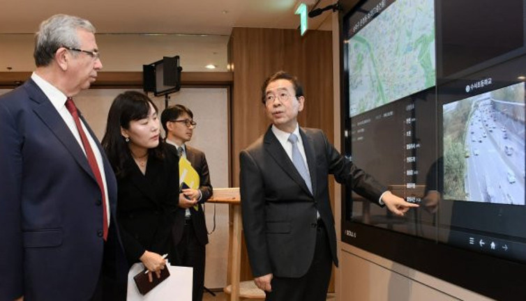 Mansur Yavaş'ı gözyaşları ile karşıladı