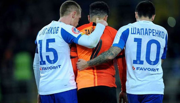 Irkçı taraftarlara tepki gösterdi, kırmızı kartla atıldı!