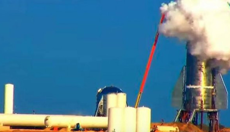SpaceX roketi Starship, test sırasında patladı