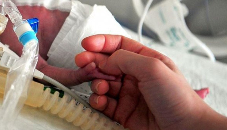 Erken doğumun önlenmesi için risk faktörleri belirlenmeli