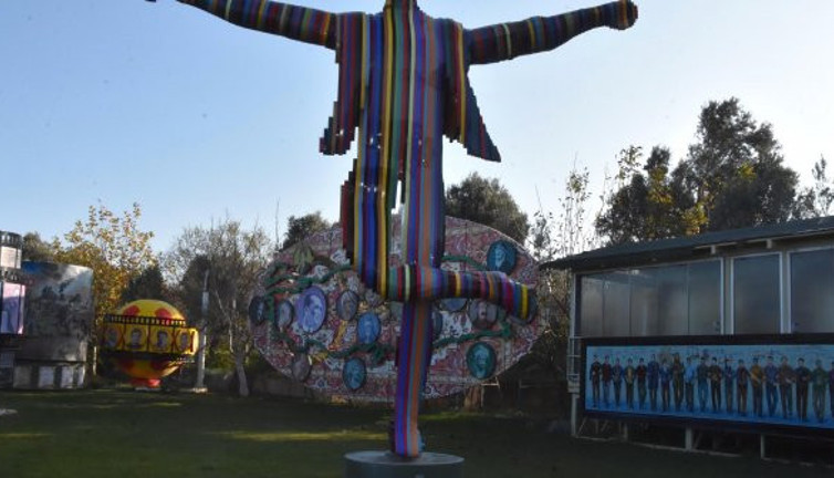 Tepki çeken Atatürk heykeli kaldırılıyor