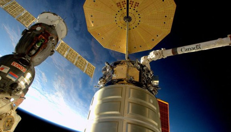 'Cyngus' kargo mekiği ilk görevi tamamladı