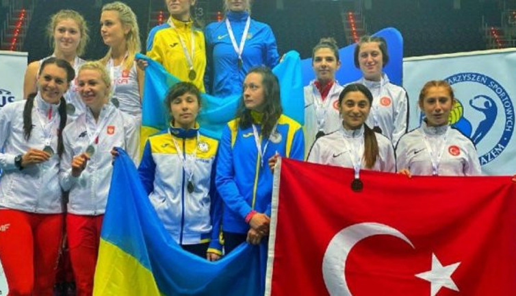Milli sporcu Esra Bayrak dünya şampiyonu