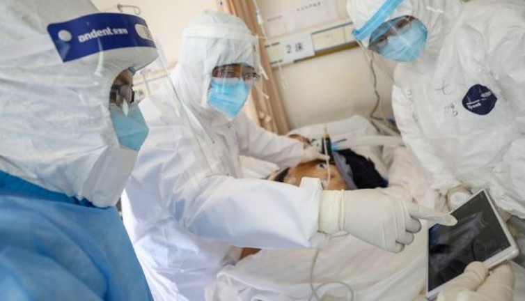 Korona hastasının akciğerinden cam benzeri kesecikler çıktı