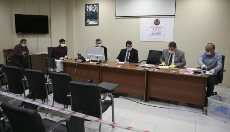 Maske takıp ihaleye giren ilk ülke olarak tarihe geçildi