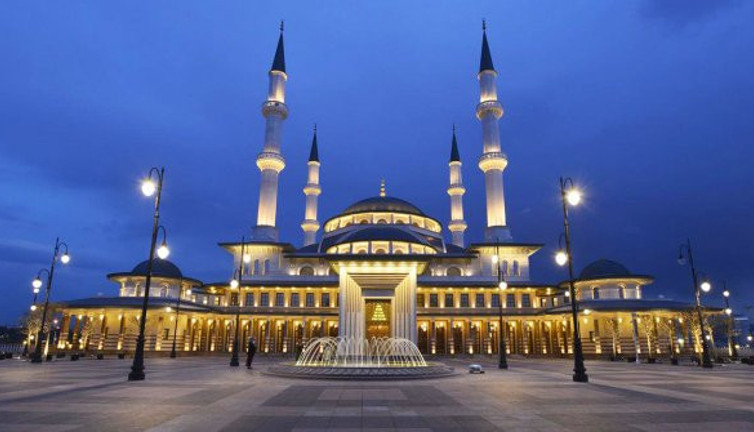 Beştepe'ye özel cuma namazı kılındı