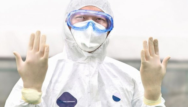 Uzmanlardan kritik korona uyarısı: Eldivenler yanlış kullanılıyor!