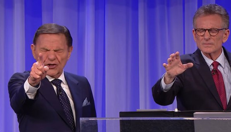 Allah akıl fikir versin! Canlı yayında korona ayini