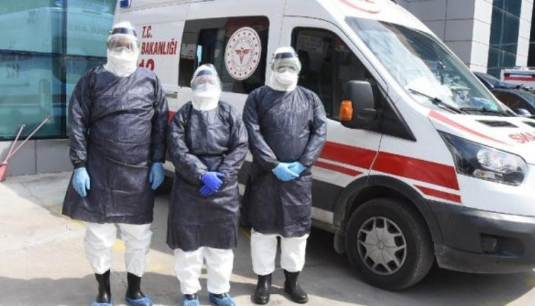 Sağlık çalışanlarını ayağa kaldıran karar: Testler durduruldu