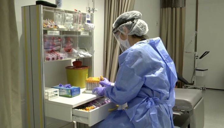 Koronanın yeni belirtisi ortaya çıktı: Bu belirti varsa dikkat