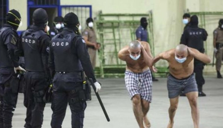 Dünya şokta: Binlerce insanı art arda dizdiler