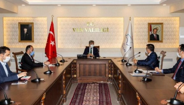 Vakalar artınca Vali kötü haberi verdi: 'Normalleşmeyi ötelemek zorunda kalacağız'