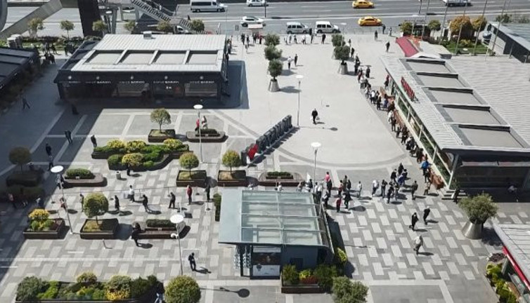 İşte ilk üç günde AVM'lere giden kişi sayısı