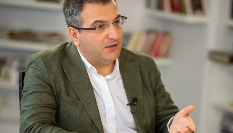 Cem Küçük'ten tepki çeken yazı... Sevda Noyan'ı aklamak için bakın kimi suçladı?