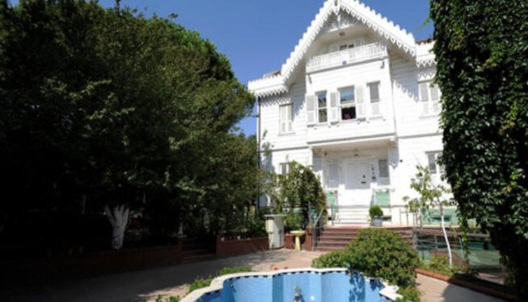 Sudan ucuz köşk, 100 yıllık tarihi köşk 100 milyona satışa çıkarıldı