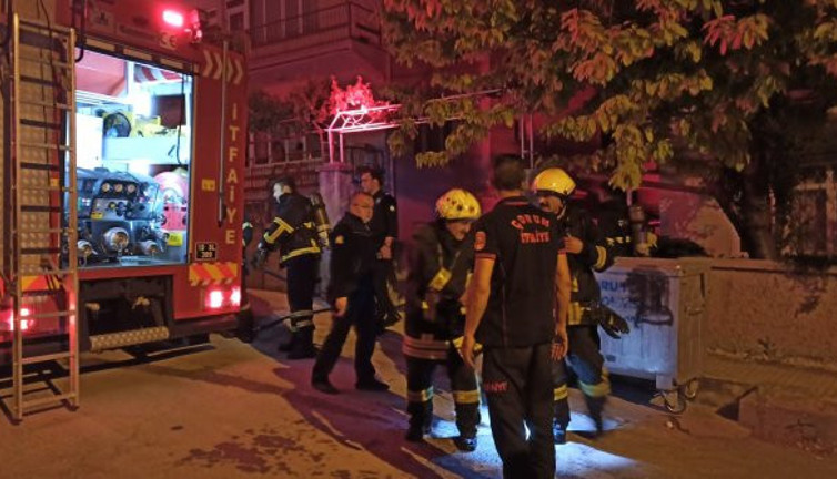 Yaşlı çifti ölümden itfaiye kurtardı