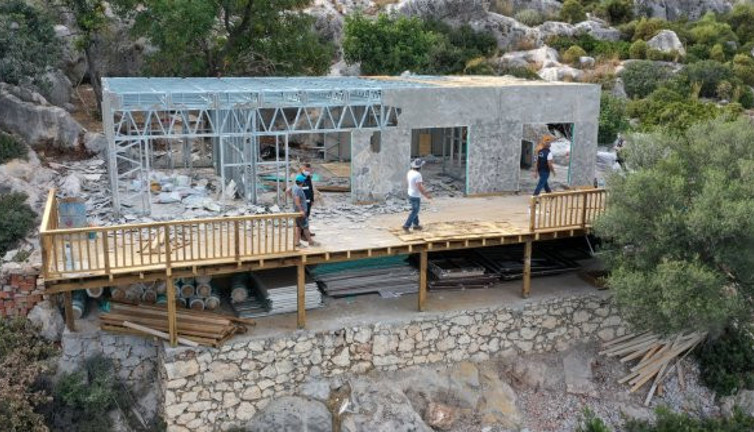 Şeytan azapta gerek; Akıllara zarar kaçak villa şimdi tek tek sökülüyor