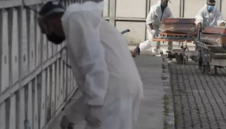 Salgının yeni merkezinden korkunç görüntüler