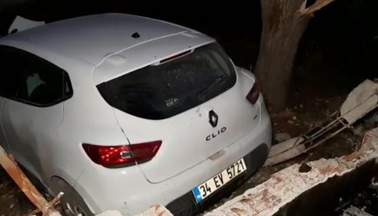 Otomobille kışlaya girdi: 1 yaralı