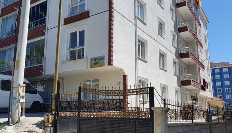 6 katlı binadaki 24 aileye karantina