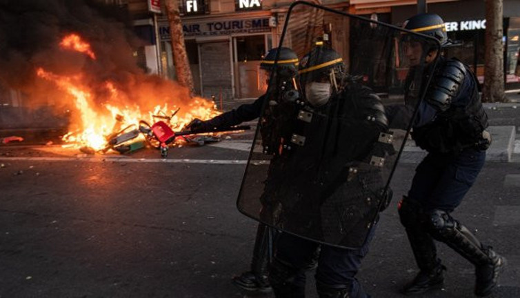 Irkçılık karşıtı gösteri Fransa'ya da sıçradı