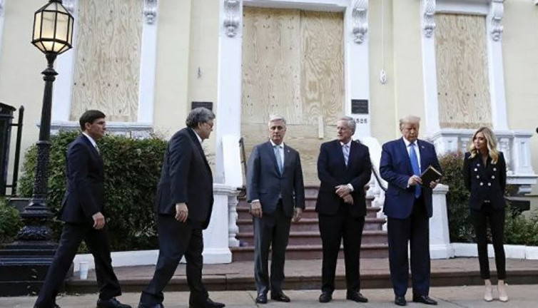 ABD Savunma Bakanı'ndan İncil'li şovda geri vites: Nereye gittiğimi bilmiyordum