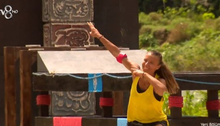Acun dakikalarca alkışladı. Survivor'ın erkeklerini teker teker yendi