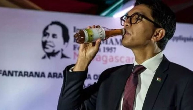 ‘İlacını bulduk' dediler koronada zirve yaptılar: Madagaskar’daki gösteri fos çıktı!