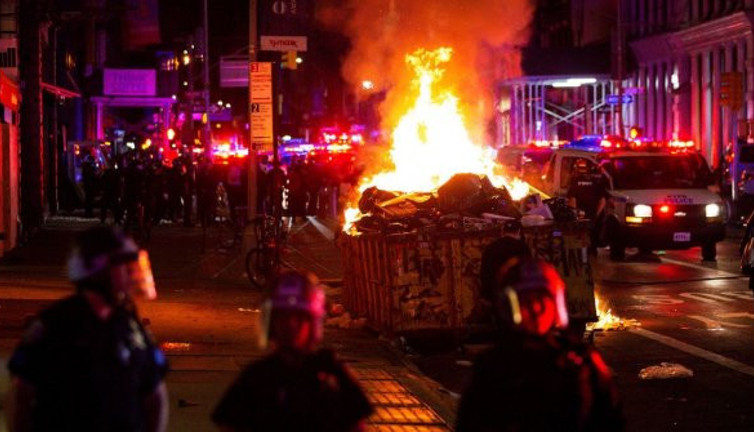 Gösteriler karakol kapattırıyor