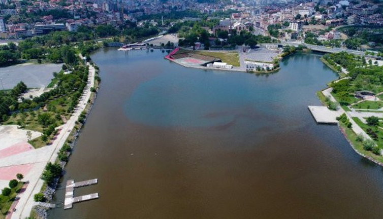 Haliç'teki renk değişiminin sırrı çözüldü. Herkes çok korkmuştu