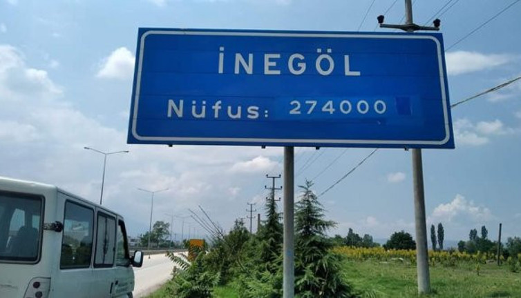 Müge Anlı korkusu başkanı harekete geçirdi: İnegöl’de nüfus tabelaları alelacele düzeltildi