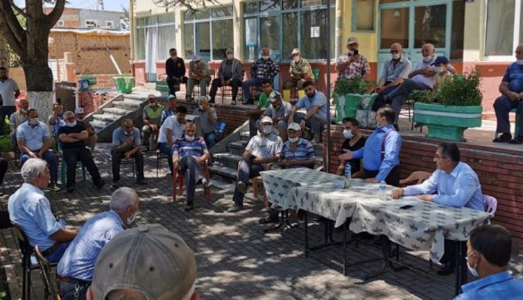 AKP’li vekile kendi köyünde büyük tepki... Eleştirileri duyunca sinirlerine hakim olamadı