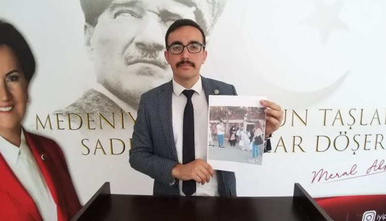 Cumhurbaşkanlığı'na ait maskeleri dağıtan AKP'lilere İYİ Parti'den tepki