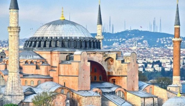 Cemaatlerin 'Ayasofya imamı bizden olsun' kavgası başladı